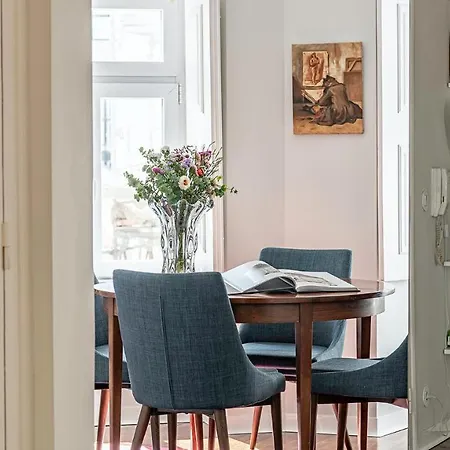 Plum Guide - The Salon Subtile Lisboa
